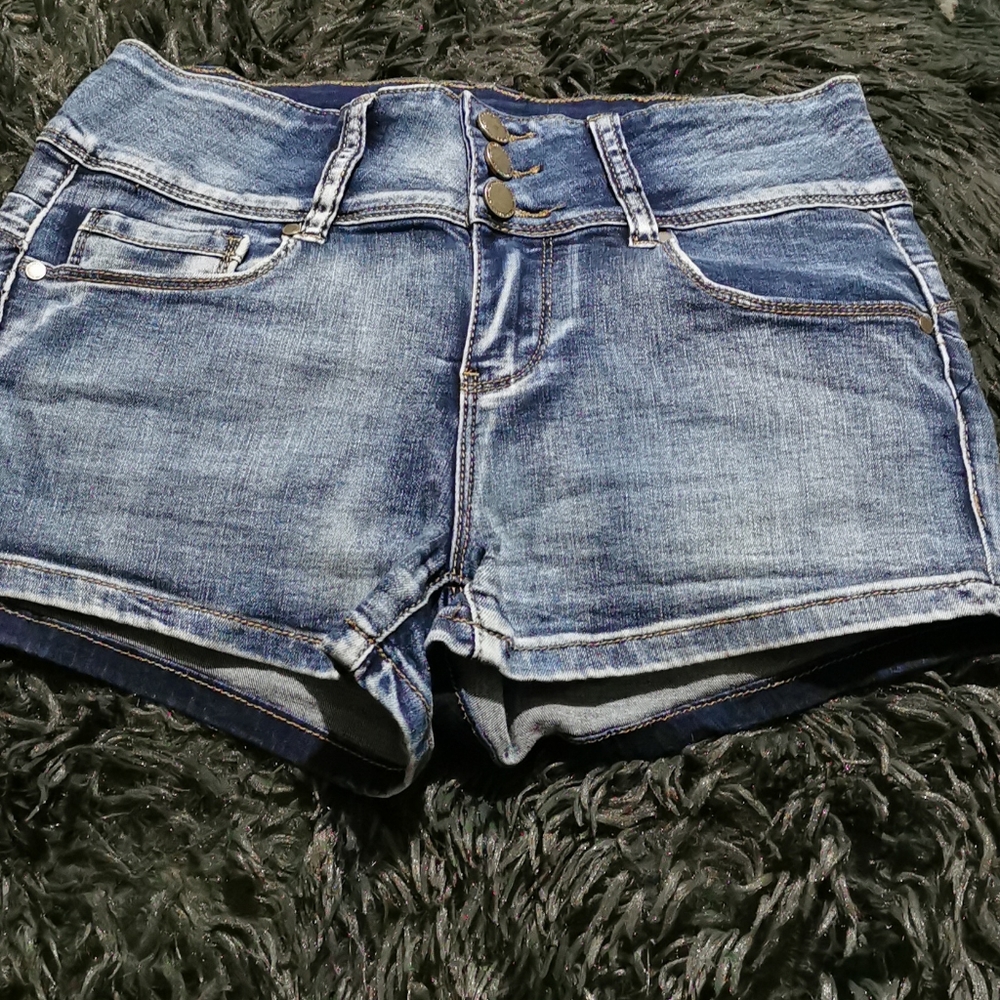 jean shorts with butt shaping hem